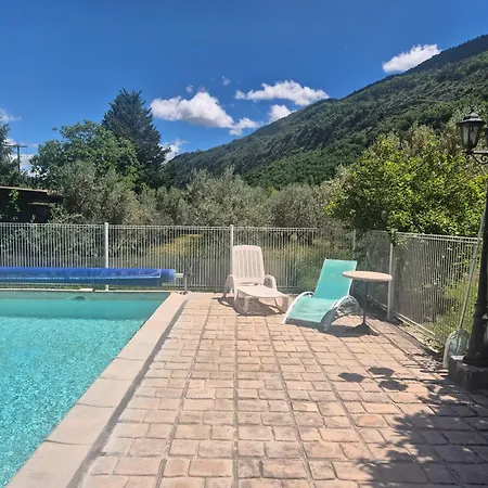 Dans Les Oliviers De Titi Et Bernard Apartman *