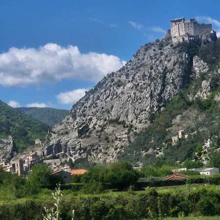 Dans Les Oliviers De Titi Et Bernard * Entrevaux
